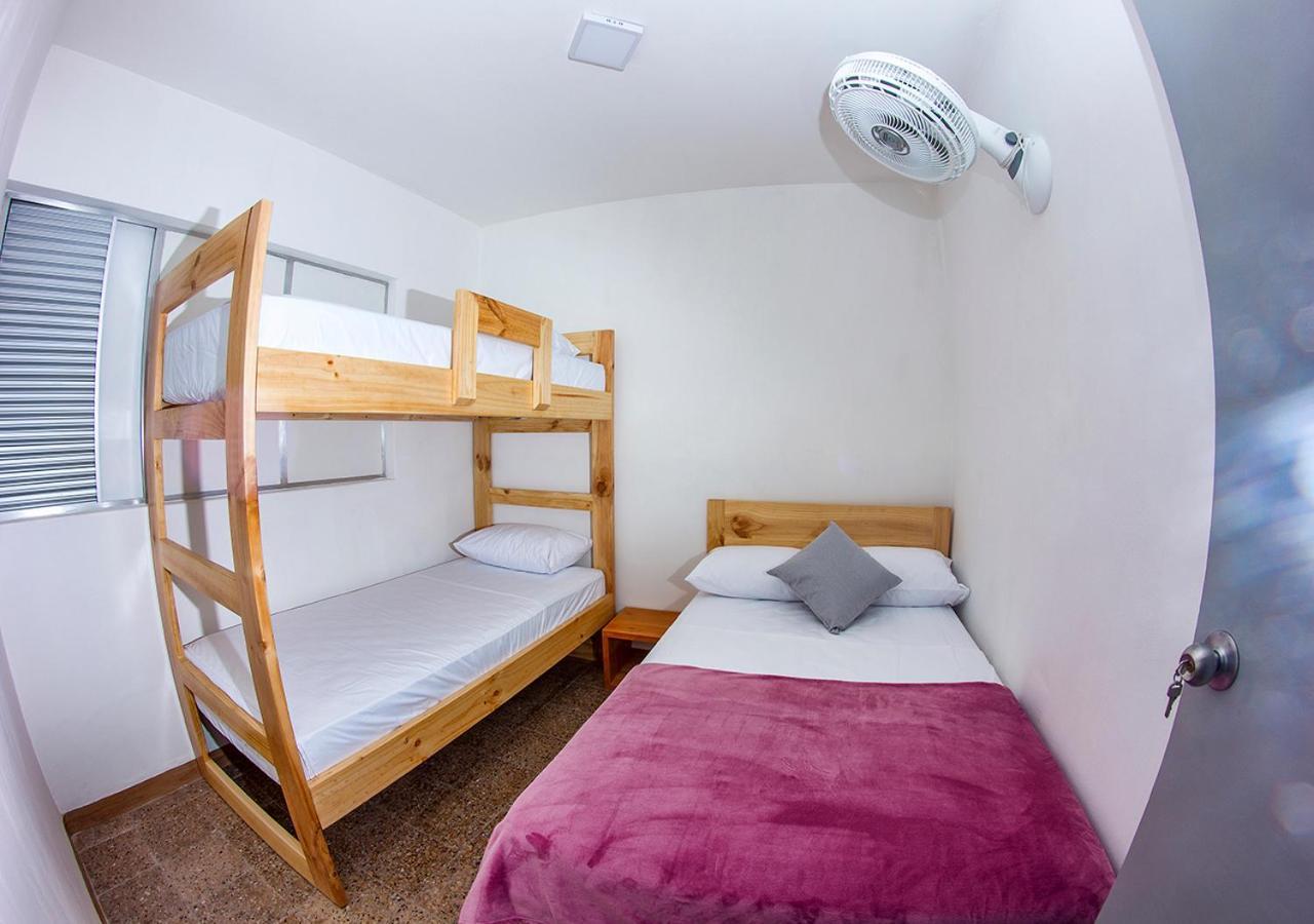 Charlie Palace Hostel Меделин Стая снимка